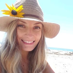 Meet your Posher, Becca